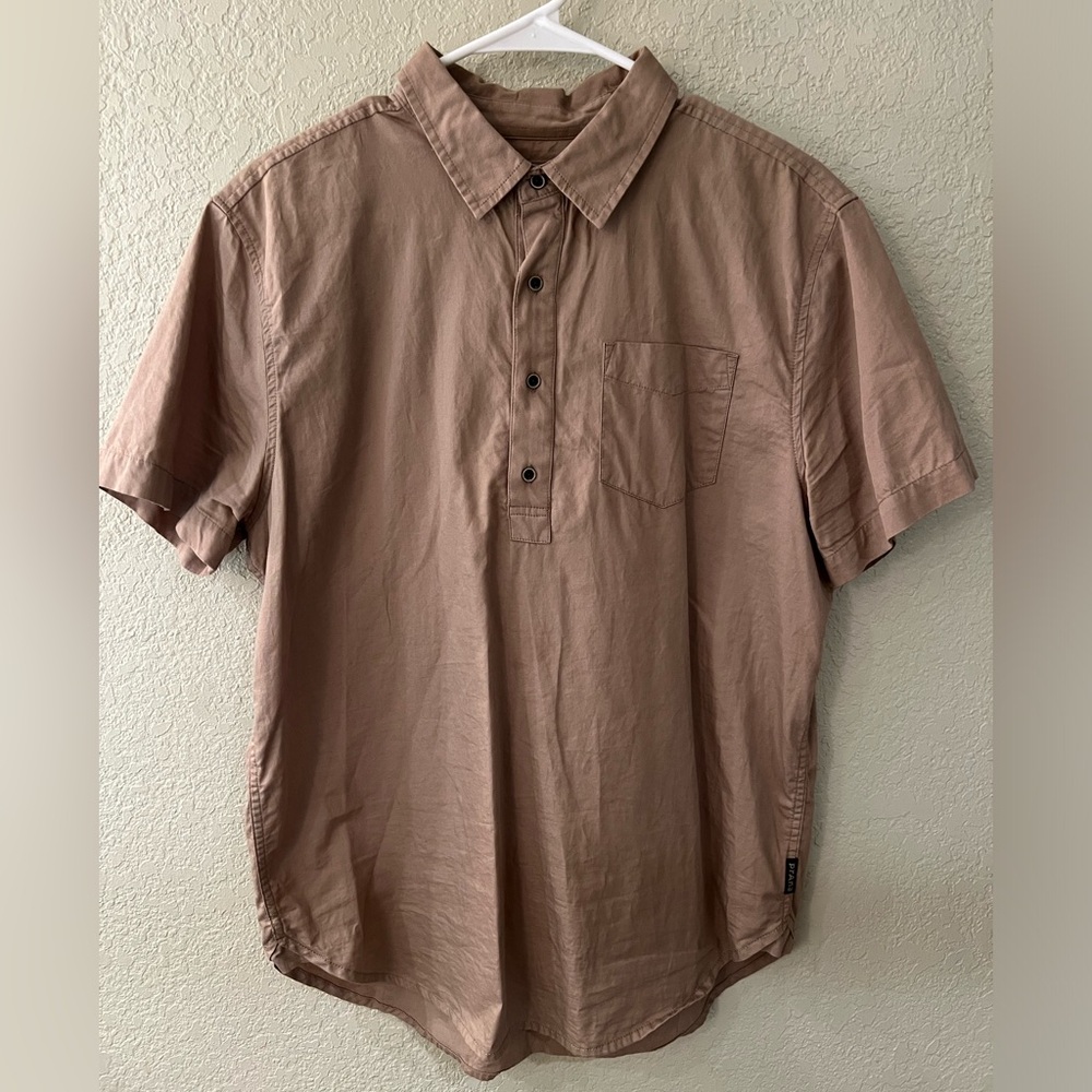 PrAna M short sleeve tan half button down shirt